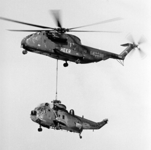 Au�entransport Sea King an CH-53